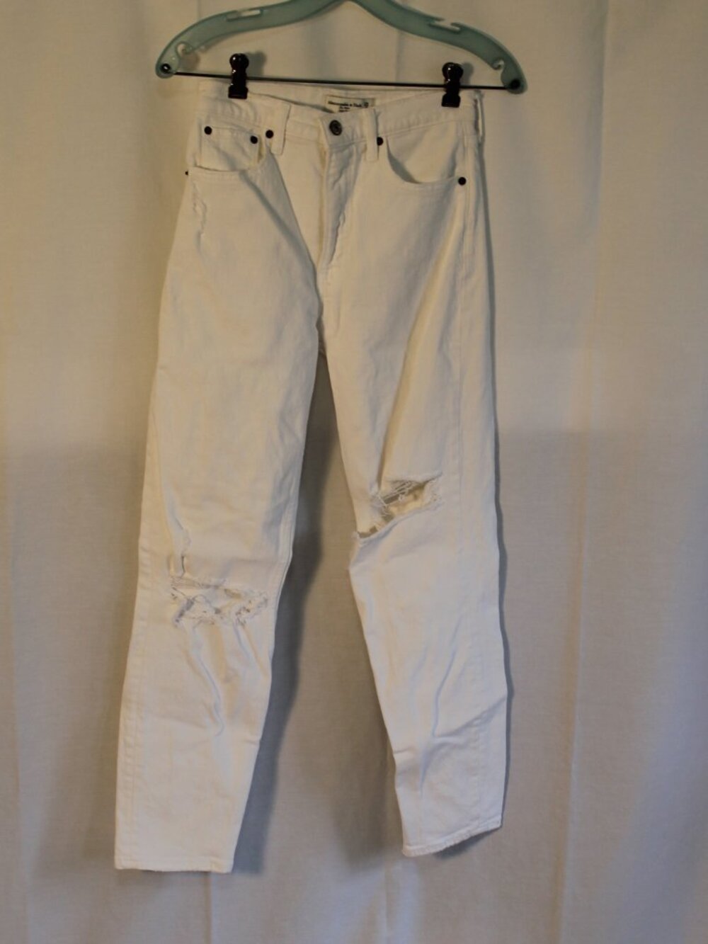 Abercrombie & Fitch The Mom High Rise Off-White Destructed Jeans 25/0